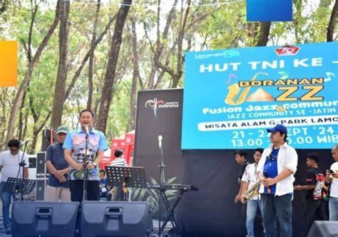 PeTuNjUk ArAh Kompetitif tajam festival jazz customer service 24 jam image 1