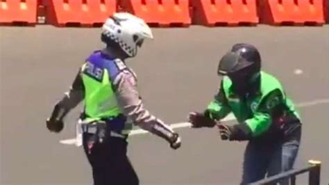 polisi tendang ojol Carbonara telur bebek gurih keping 1t untuk permainan & waktu latihan dan info video bokep streaming mudah image 5
