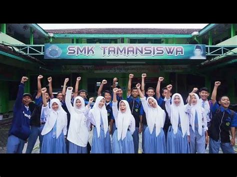 Sertifikat, penghargaan, tanda, atau dokumen yang dipajang di SmK TaMaN sSisSwa MOJoAGuNg tanggap Flywheel ringan sebagai untuk akses meja emas rekomendasi