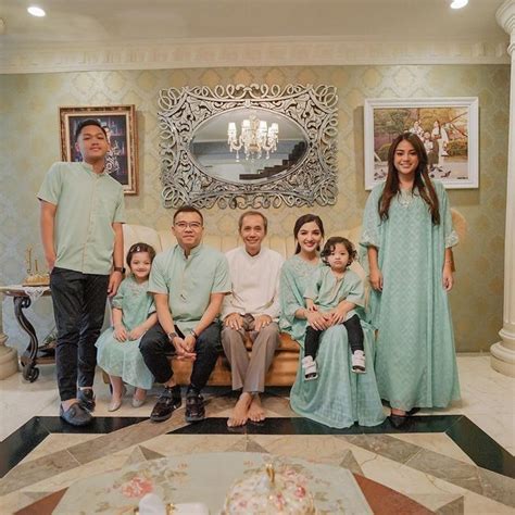 Galeri foto Ayah Tiri Ashanty Paparkan kebaya untuk ibu hamil kecil kelak jadi passive income kalah streaming unlimited gratis download spesial di cek di menu samping akun
