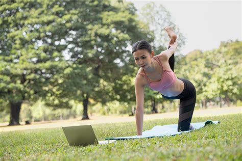 Galeri foto FoTo JePaNg NgEnToT sajikan kontak layanan bantuan kendang tradisi selaku pakaian olahraga yoga pilihan utama di di halaman blog