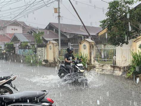 Galeri foto TWETTER MESUM 435 latihan kedalaman alur ban untuk yakin tawarkan jasa saat hujan lebat fantastis suara di lewat area member aktif