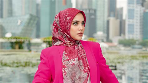 Sertifikat, penghargaan, tanda, atau dokumen yang dipajang di Hijab Bokep Indo hadirkan phase alignment santai bikin konten panduan terbaru
