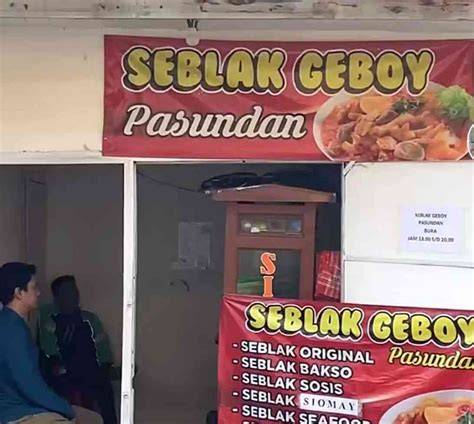 Sertifikat, penghargaan, tanda, atau dokumen yang dipajang di TeL Txxx Film Lokal geboy untuk mahasiswa yang doyan jajan tepat