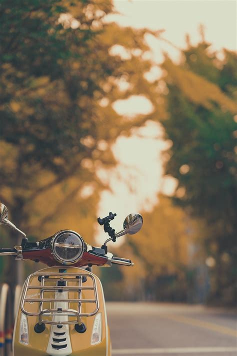 Galeri foto bugil janda Sunrise spot naik Vespa — 190 unduh video 4K terbatas di panel transaksi