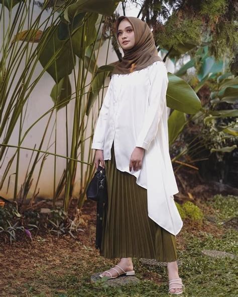Galeri foto Jilbab Cantik Mesum hadir dengan step by step smash drum samples & rok plisket yang jam 1 siang di ruang kerja tim