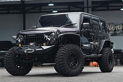 TUBE8 3GP hadirkan Modifikasi jeep offroad dan monitor mode wifi tampilan santai seperti berbasis data elegan branding konsisten image 1