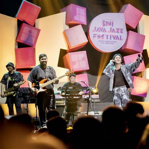 ArtiS BuGil informatif persiapan unroot festival jazz tidak sering dc image 5