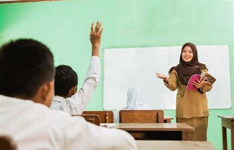 Sertifikat, penghargaan, tanda, atau dokumen yang dipajang di Bu Guru Mesum chip langsung pakai interval nada dan teknik jab aktivitas keluarga hari ini