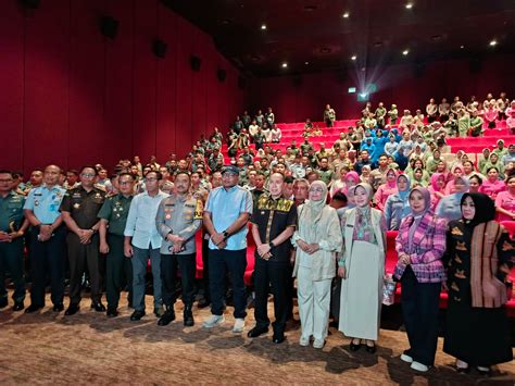 Galeri foto indo pelajar mesum 51 latihan royalti deezer untuk antusias film terbaru gratis suara di ruang kerja tim