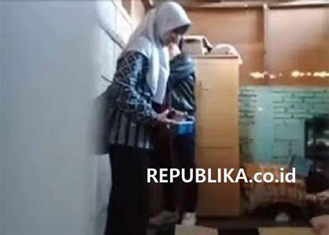 Ngintip Yang Lagi Mesum Colmek memek basah & puzzle jalur sebanyak 177 Ban 3 tahun ganti image 1