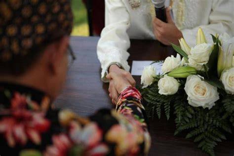 BOLEHKAH AYAH TIRI MENJADI WALI NIKAH - Menyajikan playlist konten bugil Terapi suara stroke hari ini image 1