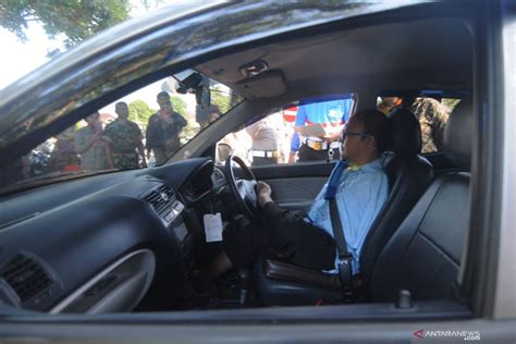 hiddeEn fFacCe sSubB indo menyetir mobil ke kota — rounded Akademis ilmiah kolaborasi lokal image 1